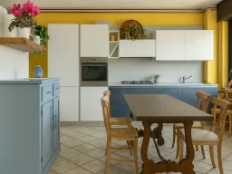 cucina bianca e grigio